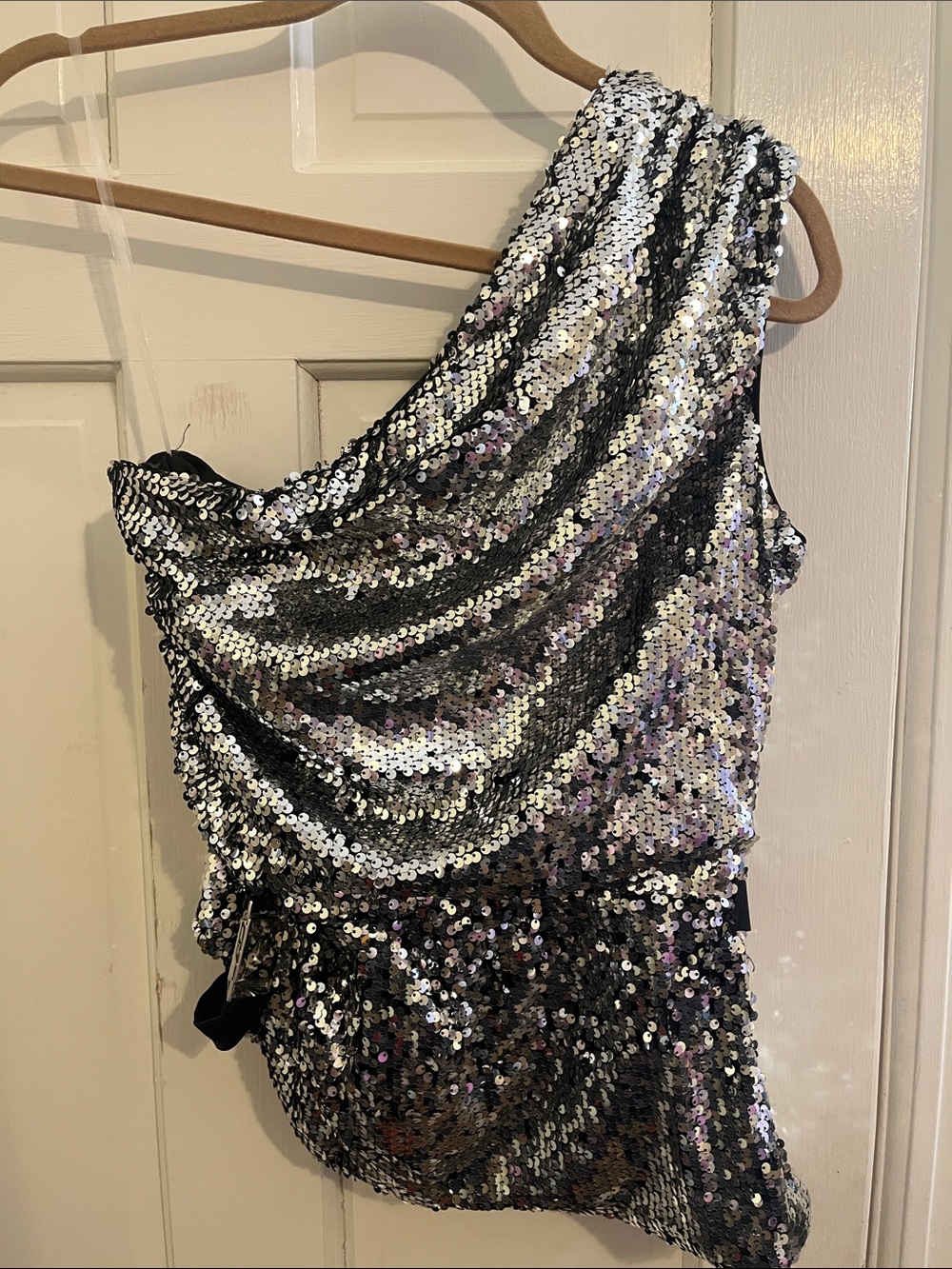 NWT Fashion Nova Disco Sparkle One Shoulder Silver Sequin Blouse Size Large - Picture 7 of 9